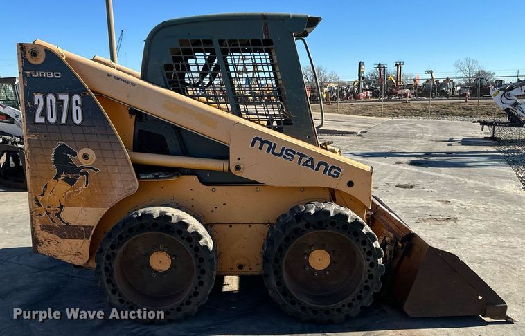 image for item NI9645 2006 Mustang 2076  skid steer loader
