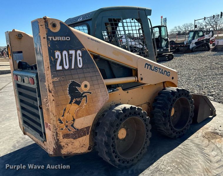 image for item NI9645 2006 Mustang 2076  skid steer loader