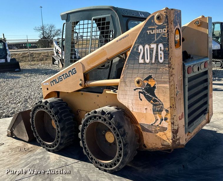 image for item NI9645 2006 Mustang 2076  skid steer loader