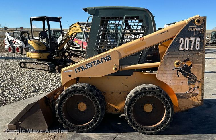 image for item NI9645 2006 Mustang 2076  skid steer loader