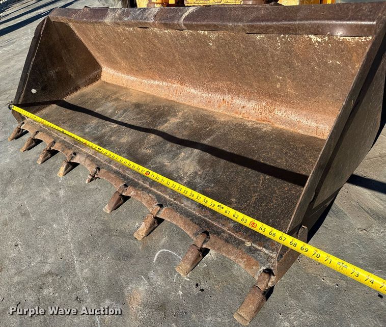 image for item NI9645 2006 Mustang 2076  skid steer loader