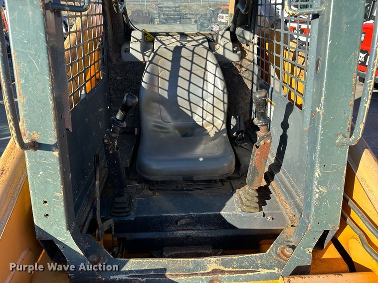 image for item NI9645 2006 Mustang 2076  skid steer loader