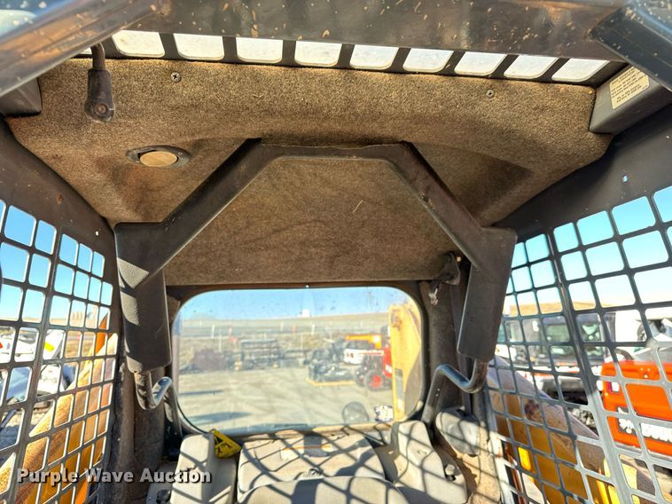 image for item NI9645 2006 Mustang 2076  skid steer loader