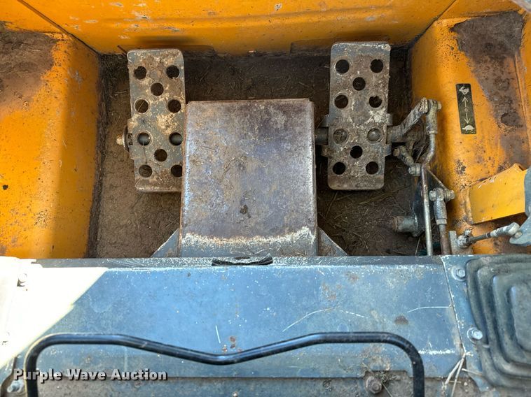 image for item NI9645 2006 Mustang 2076  skid steer loader