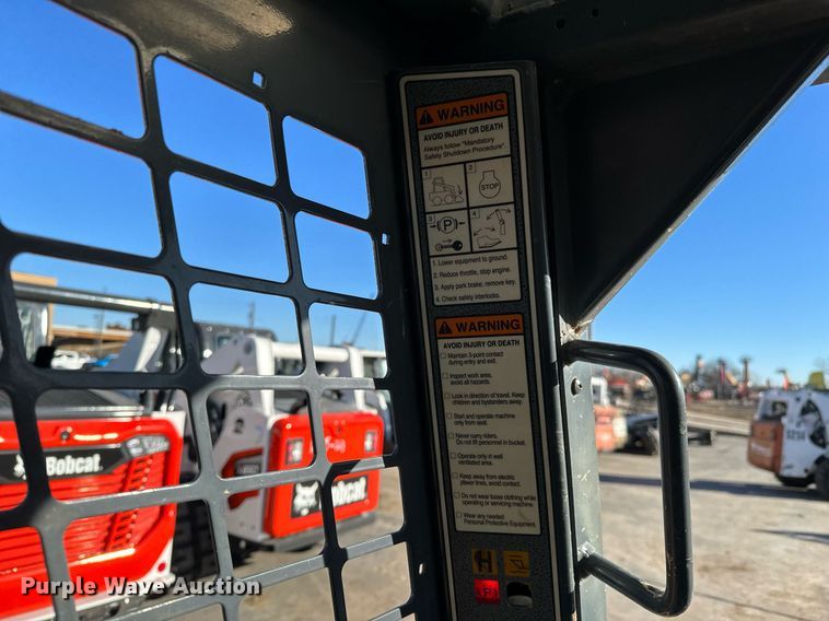 image for item NI9645 2006 Mustang 2076  skid steer loader