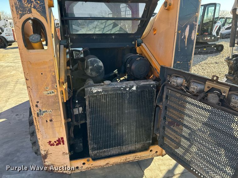 image for item NI9645 2006 Mustang 2076  skid steer loader