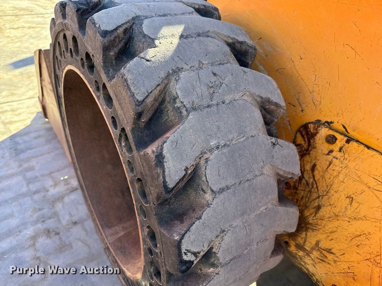 image for item NI9645 2006 Mustang 2076  skid steer loader