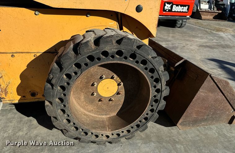 image for item NI9645 2006 Mustang 2076  skid steer loader