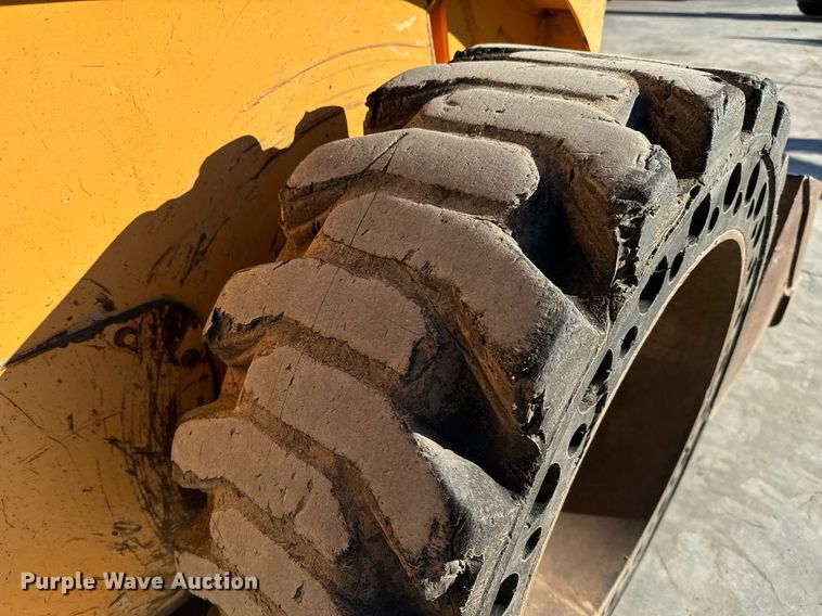 image for item NI9645 2006 Mustang 2076  skid steer loader