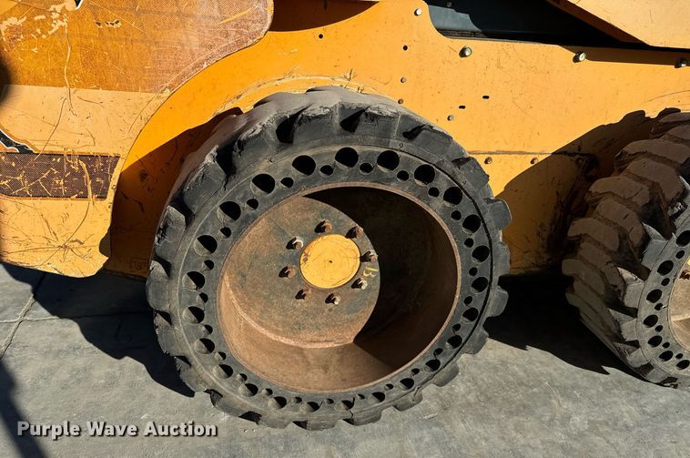 image for item NI9645 2006 Mustang 2076  skid steer loader