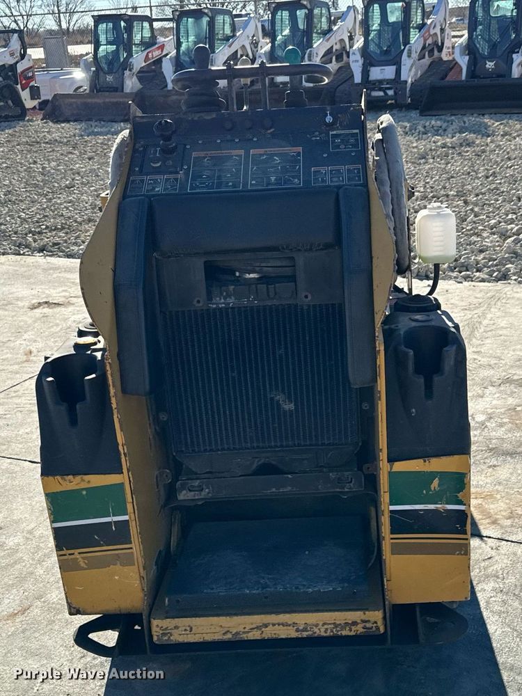 image for item NI9646 2006 Vermeer S600TX  compact utility loader