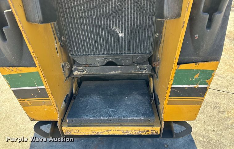 image for item NI9646 2006 Vermeer S600TX  compact utility loader