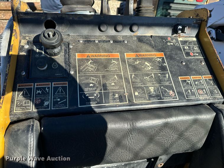 image for item NI9646 2006 Vermeer S600TX  compact utility loader