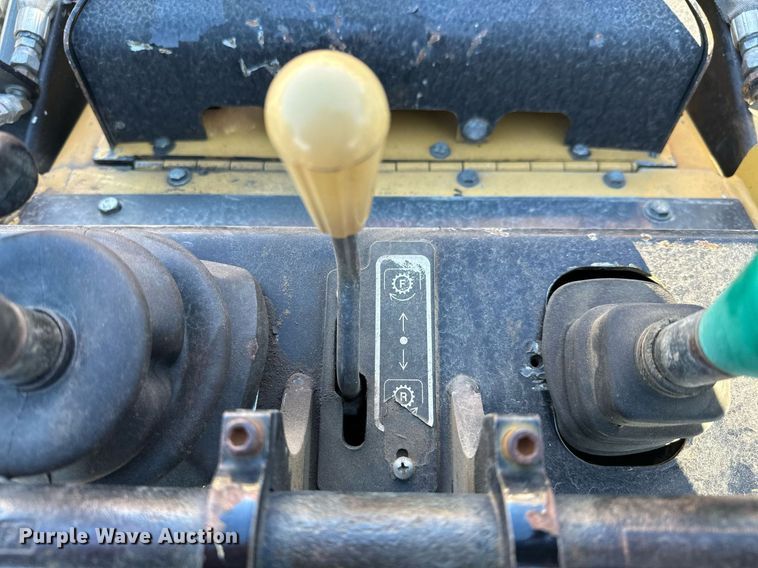 image for item NI9646 2006 Vermeer S600TX  compact utility loader