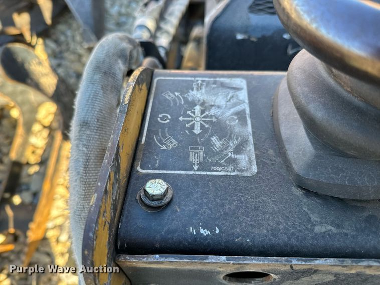 image for item NI9646 2006 Vermeer S600TX  compact utility loader