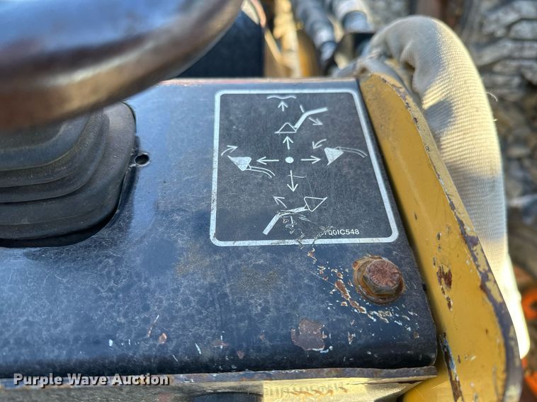 image for item NI9646 2006 Vermeer S600TX  compact utility loader