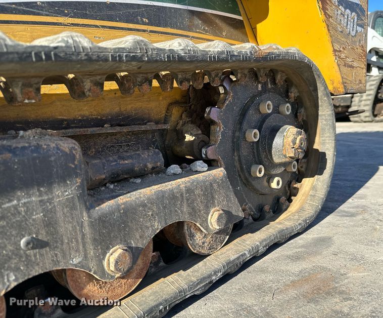 image for item NI9646 2006 Vermeer S600TX  compact utility loader