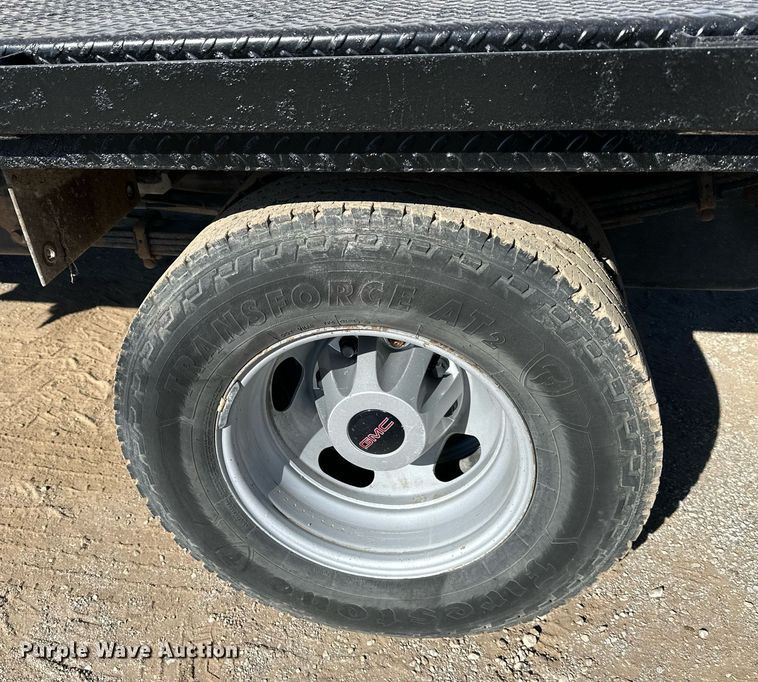 2015 GMC Sierra 3500HD flatbed pickup truck in Kansas City, KS Item