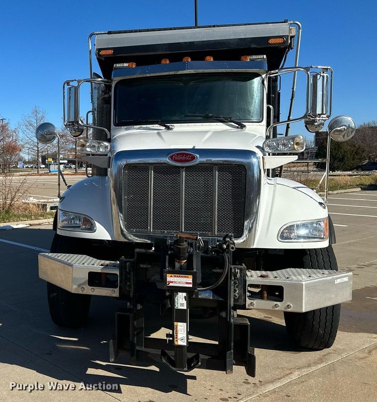 image for item NL9272 2017 Peterbilt 348  hook lift truck