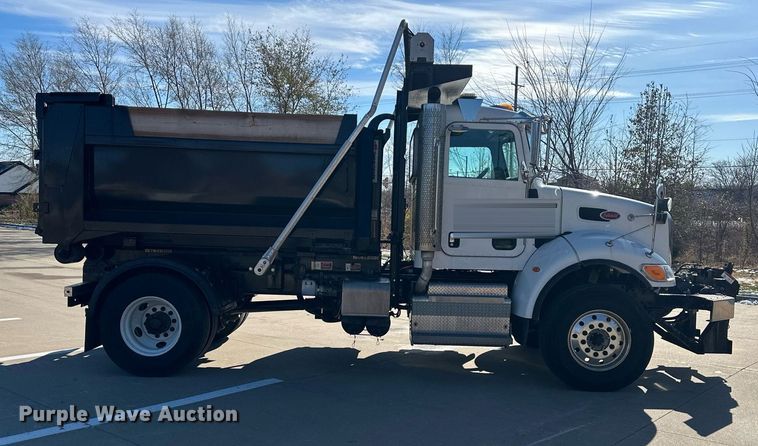 image for item NL9272 2017 Peterbilt 348  hook lift truck