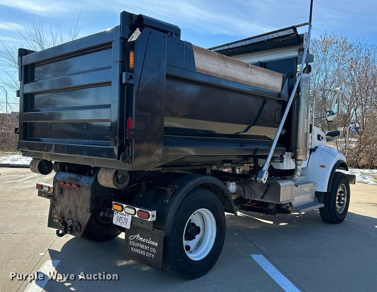 image for item NL9272 2017 Peterbilt 348  hook lift truck