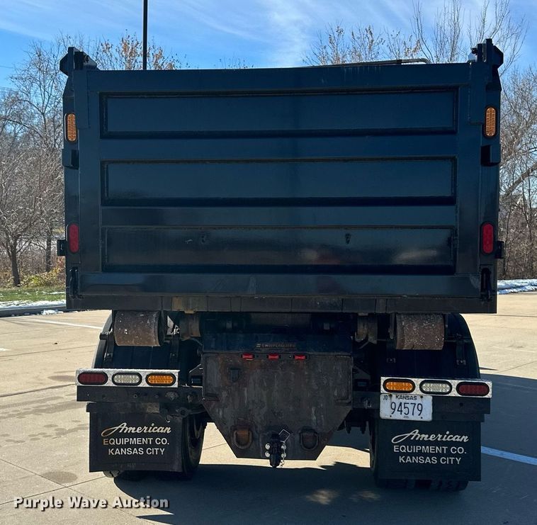 image for item NL9272 2017 Peterbilt 348  hook lift truck