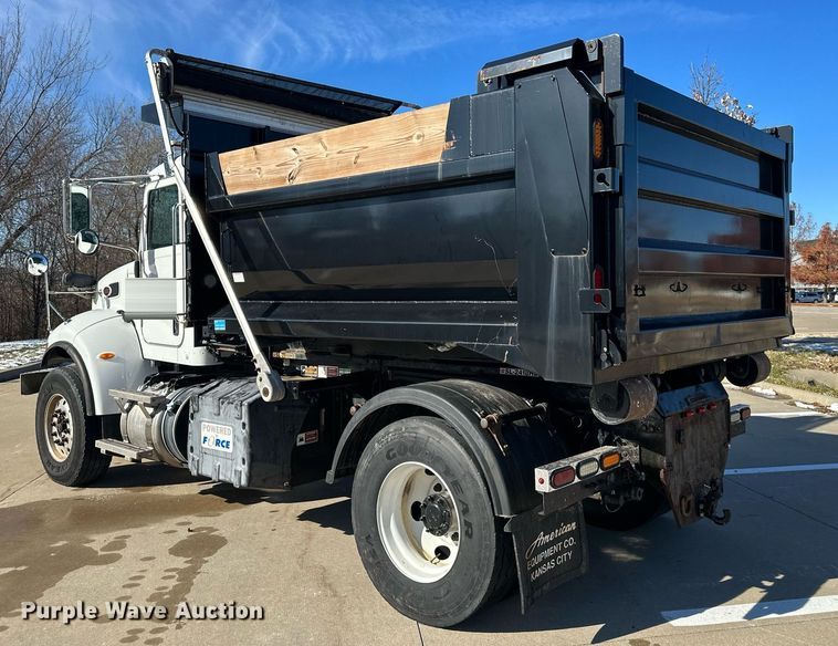 image for item NL9272 2017 Peterbilt 348  hook lift truck