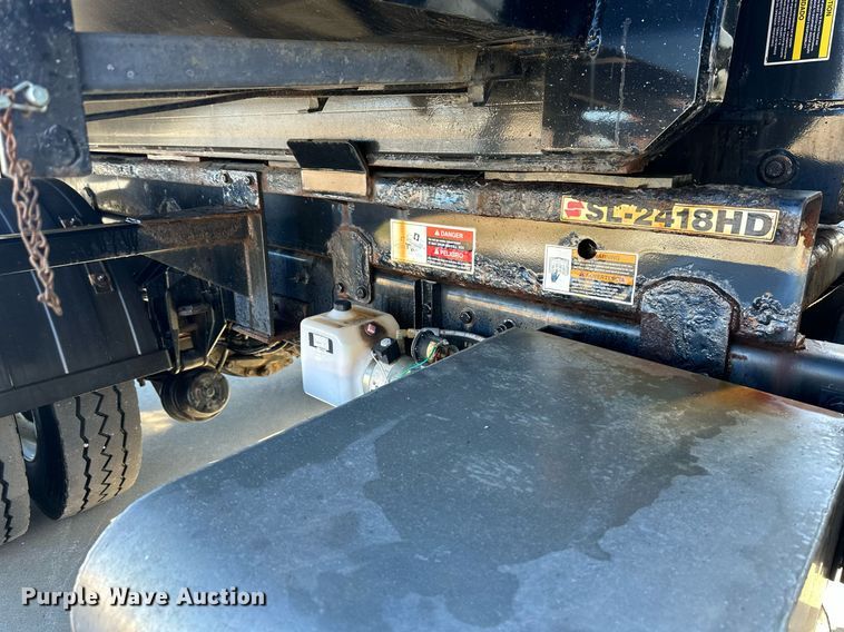 image for item NL9272 2017 Peterbilt 348  hook lift truck