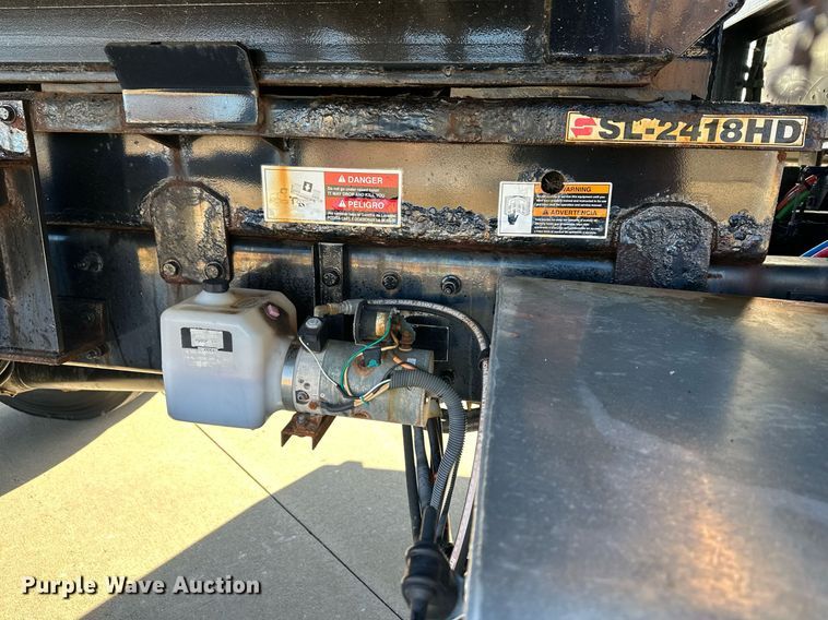 image for item NL9272 2017 Peterbilt 348  hook lift truck