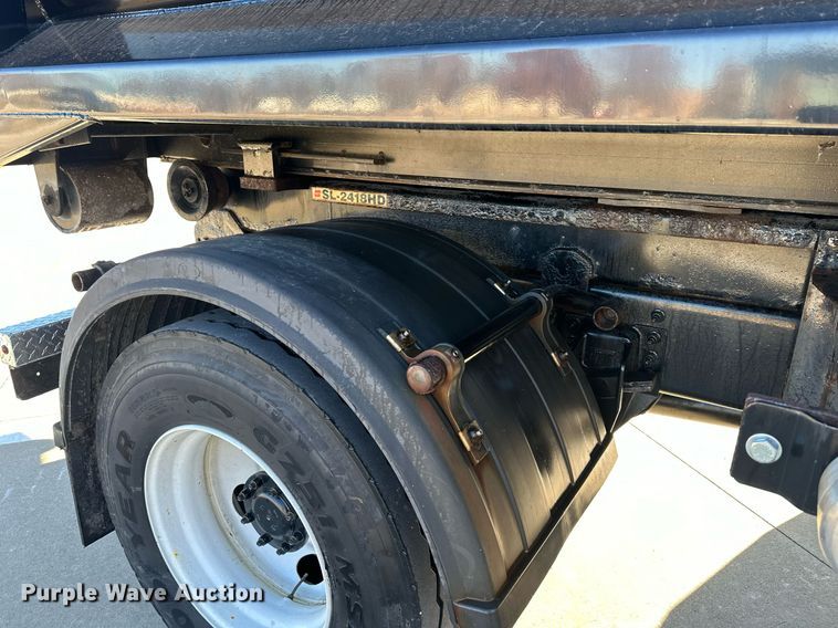 image for item NL9272 2017 Peterbilt 348  hook lift truck