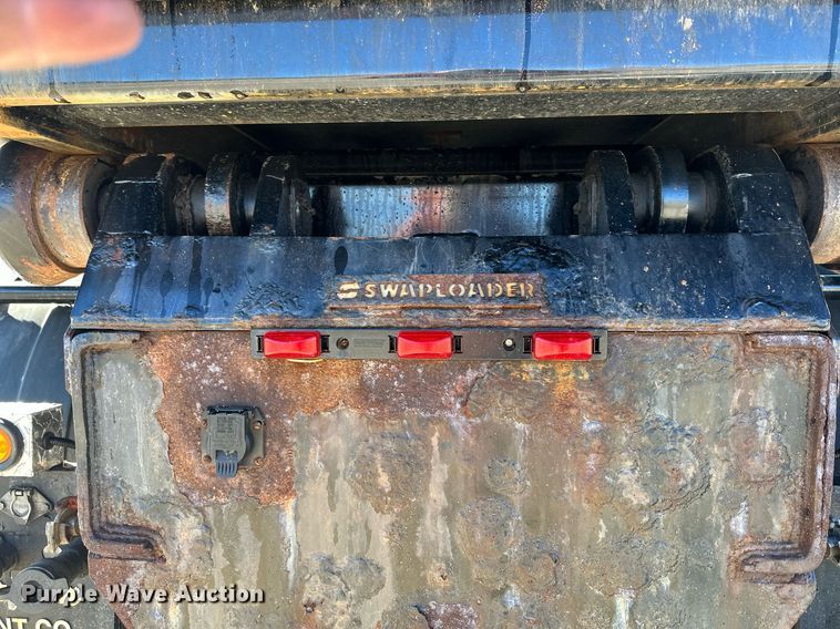 image for item NL9272 2017 Peterbilt 348  hook lift truck