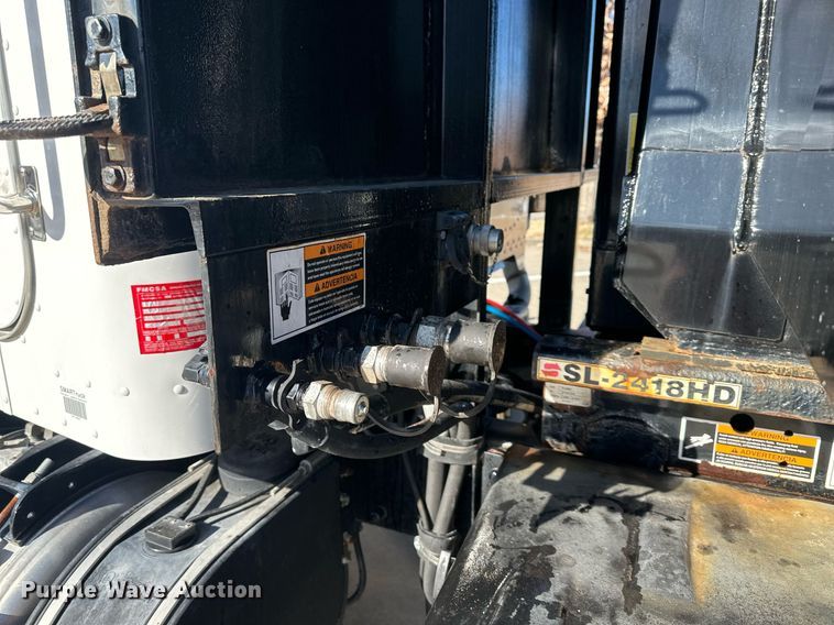 image for item NL9272 2017 Peterbilt 348  hook lift truck