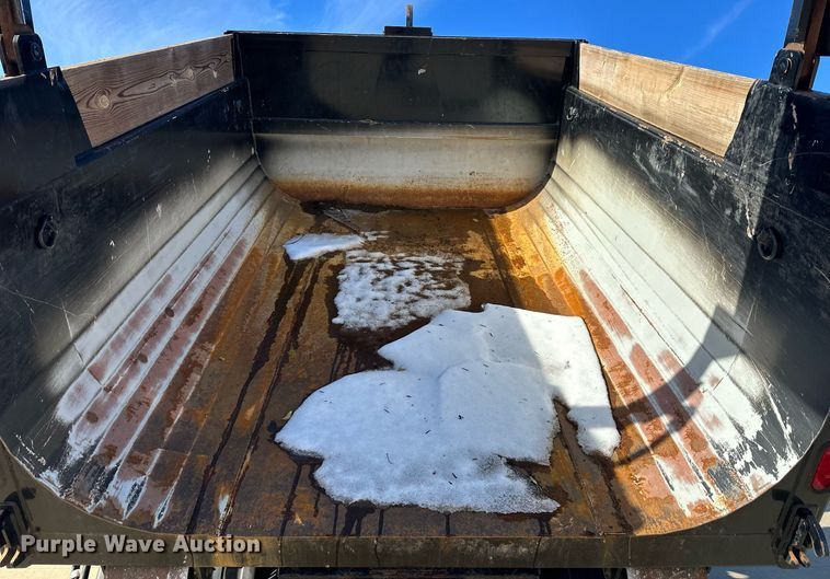 image for item NL9272 2017 Peterbilt 348  hook lift truck