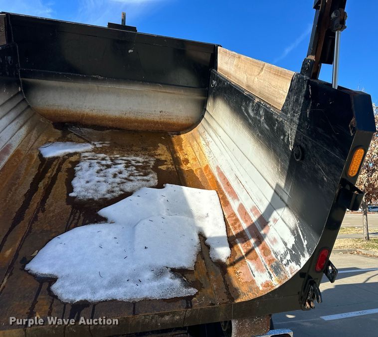 image for item NL9272 2017 Peterbilt 348  hook lift truck