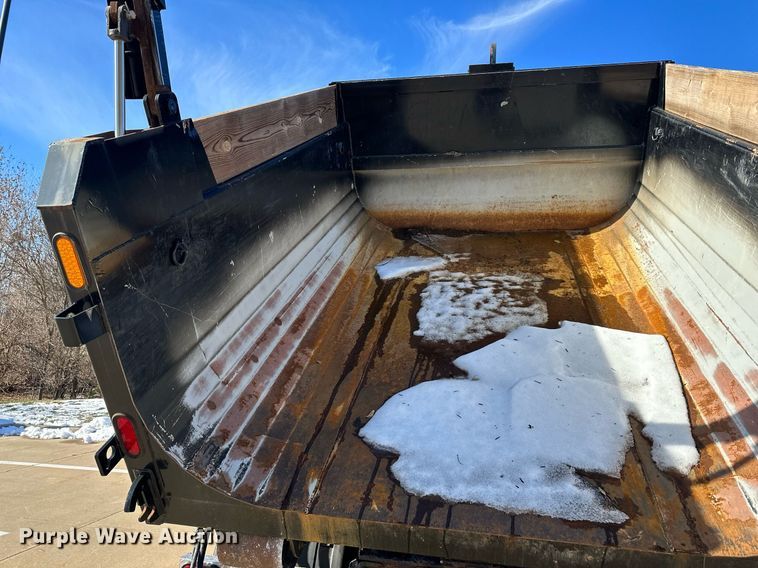 image for item NL9272 2017 Peterbilt 348  hook lift truck