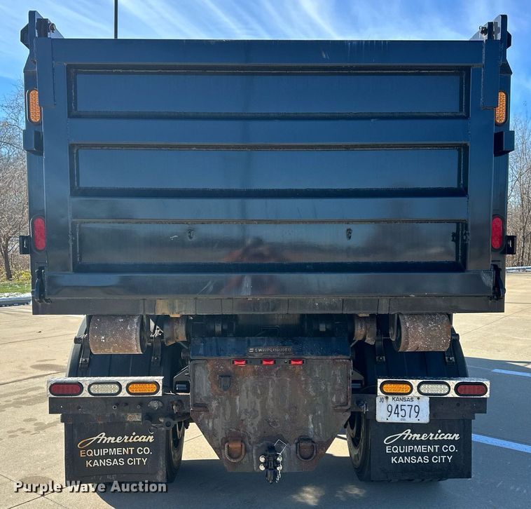 image for item NL9272 2017 Peterbilt 348  hook lift truck