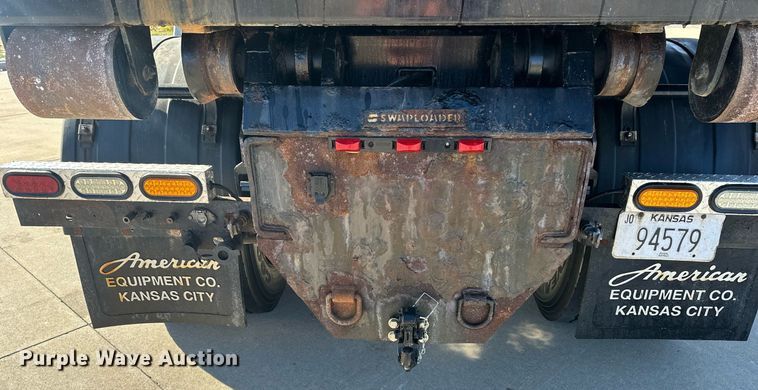 image for item NL9272 2017 Peterbilt 348  hook lift truck