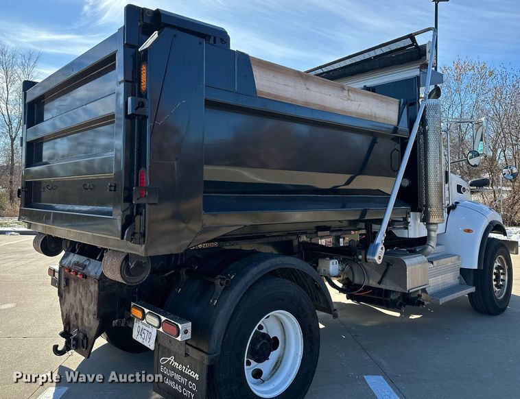 image for item NL9272 2017 Peterbilt 348  hook lift truck