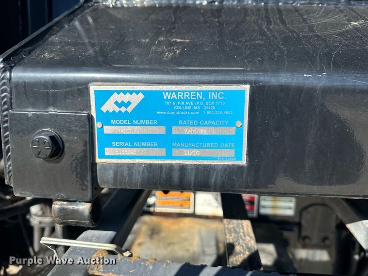 image for item NL9272 2017 Peterbilt 348  hook lift truck