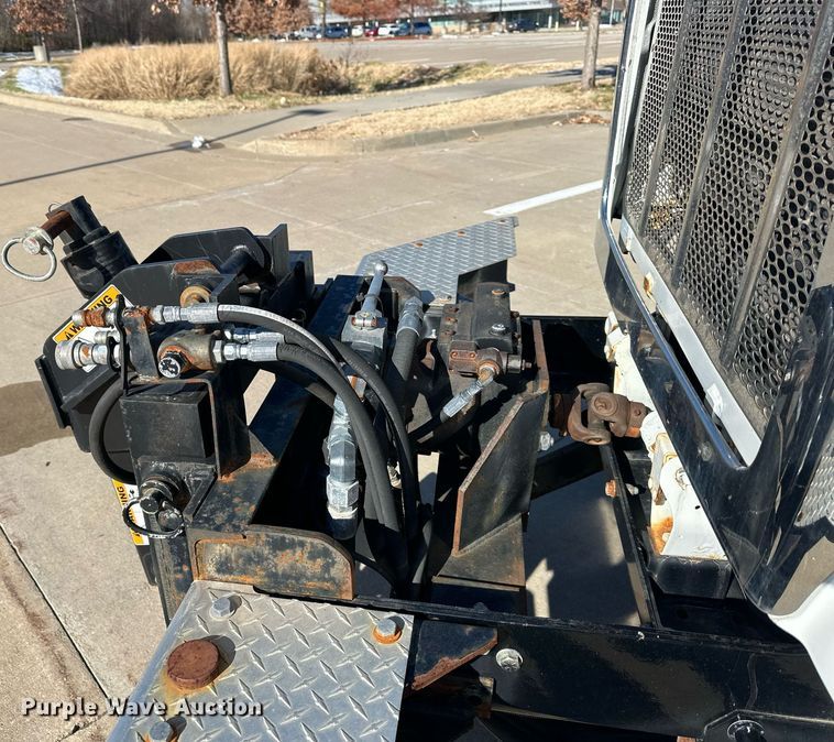 image for item NL9272 2017 Peterbilt 348  hook lift truck