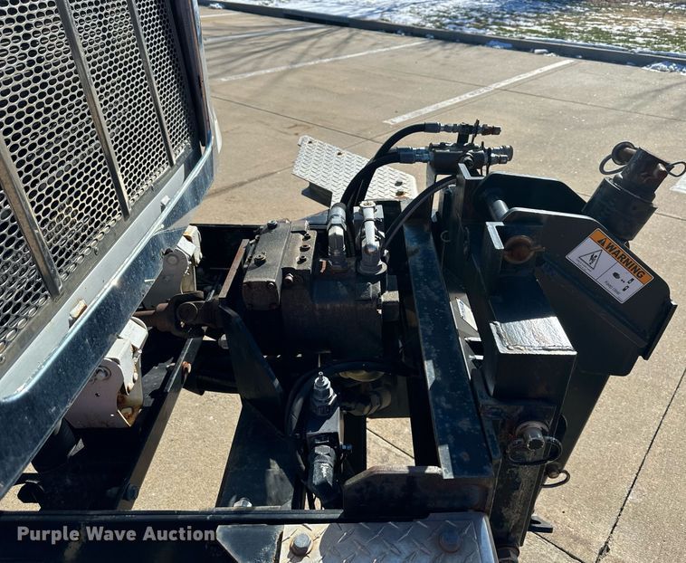 image for item NL9272 2017 Peterbilt 348  hook lift truck