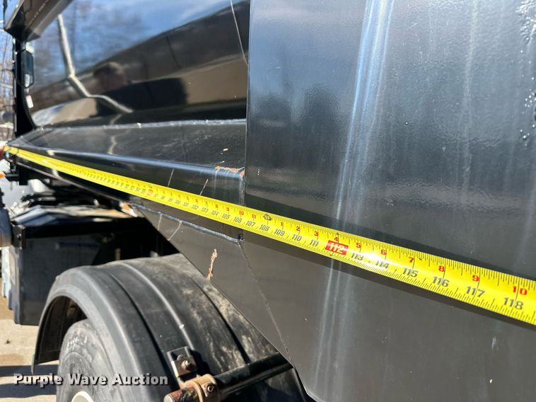 image for item NL9272 2017 Peterbilt 348  hook lift truck