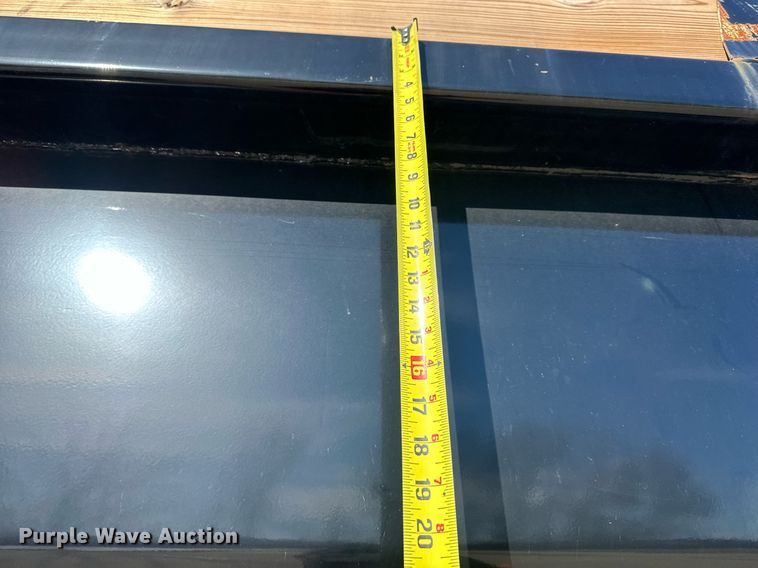 image for item NL9272 2017 Peterbilt 348  hook lift truck