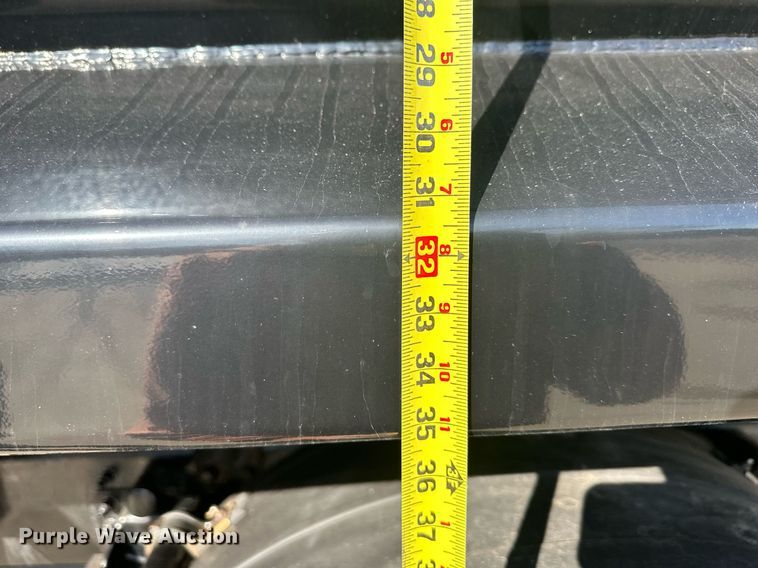 image for item NL9272 2017 Peterbilt 348  hook lift truck