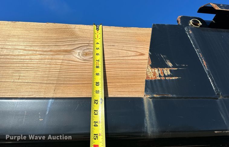 image for item NL9272 2017 Peterbilt 348  hook lift truck