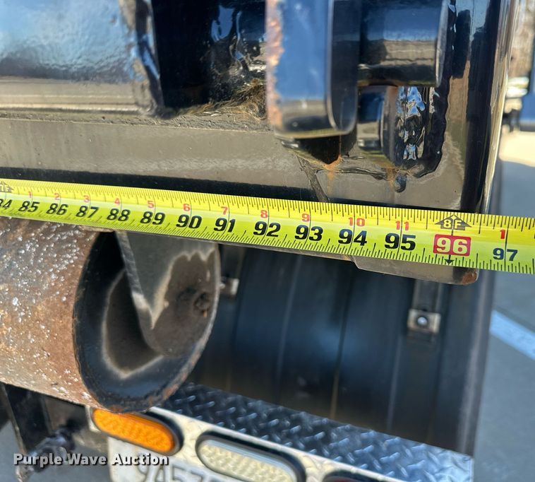 image for item NL9272 2017 Peterbilt 348  hook lift truck