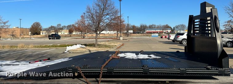 image for item NL9272 2017 Peterbilt 348  hook lift truck