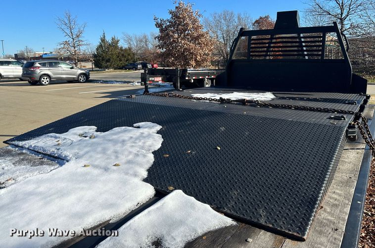 image for item NL9272 2017 Peterbilt 348  hook lift truck