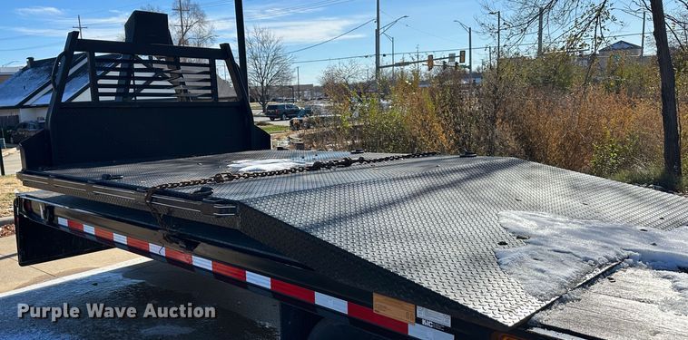 image for item NL9272 2017 Peterbilt 348  hook lift truck