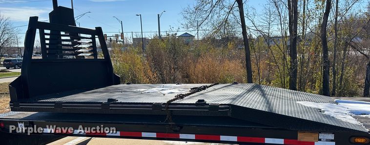 image for item NL9272 2017 Peterbilt 348  hook lift truck